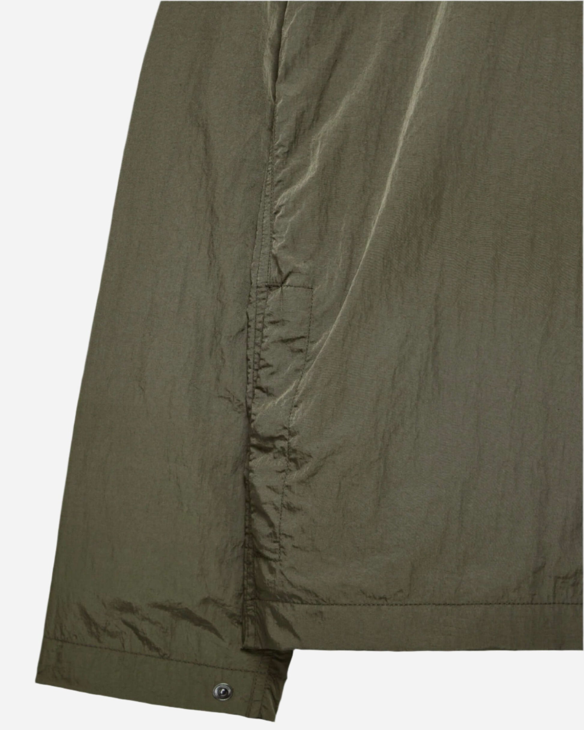 Close-up of Weekend Offender PORTER Overshirt in Castle Green with DWR coating and branded press stud collar